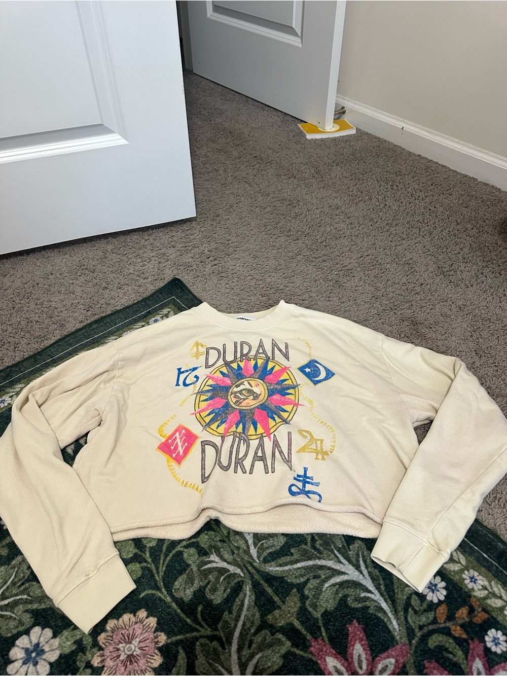 Cream Graphic Cropped Sweatshirt